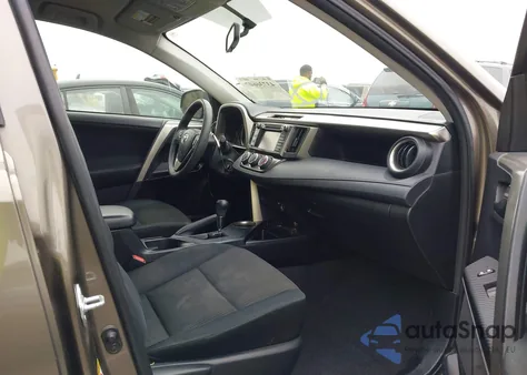 2015 Toyota Rav4 Le z USA, uszkodzony, nr VIN JTMZFREV7FD053665